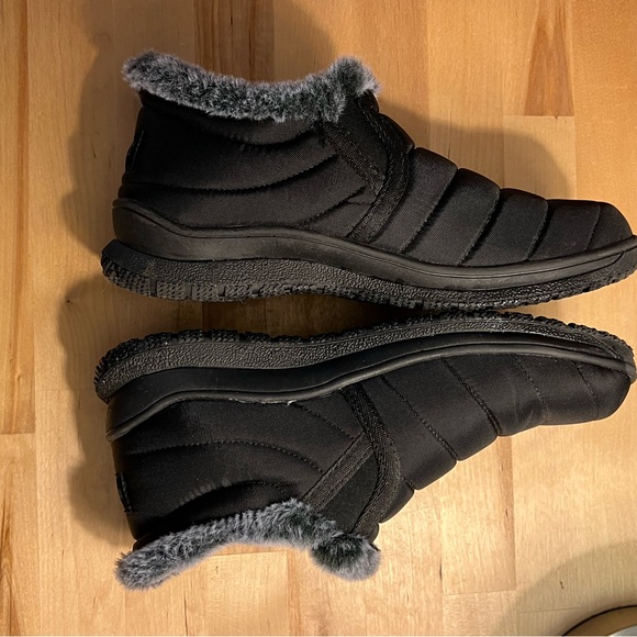 Minnetonka Timpson Tulsa Slip-On Shoes Indoor/Outdoor - Picture 6 of 10